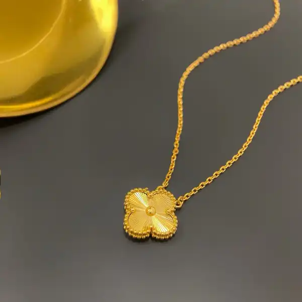 Van CHANELeef & Arpels  Perlée NECKLACE