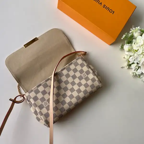 First bag ru Louis Vuitton Favorite PM