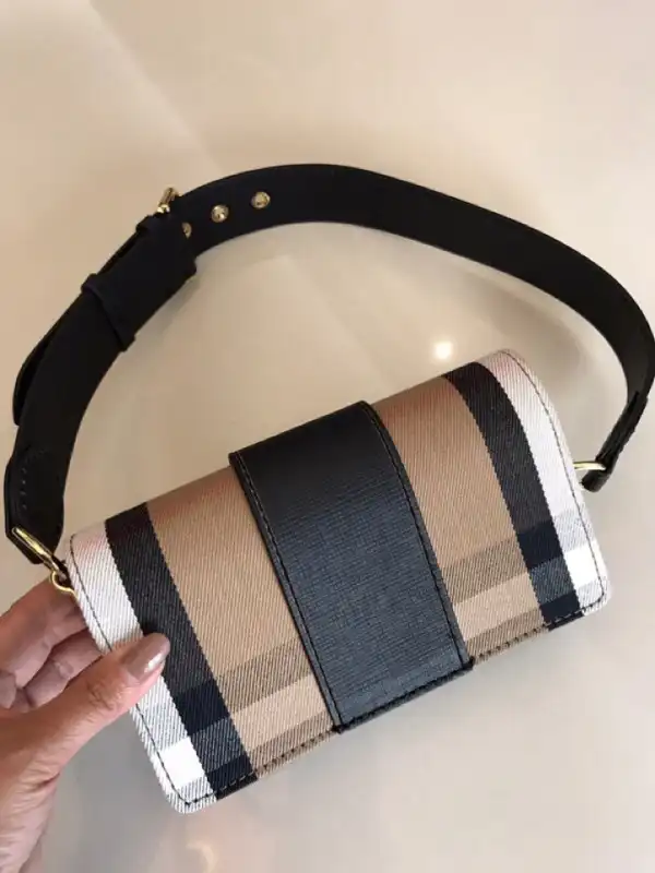 First bag ru Burberry The Buckle