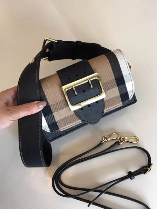 First bag ru Burberry The Buckle