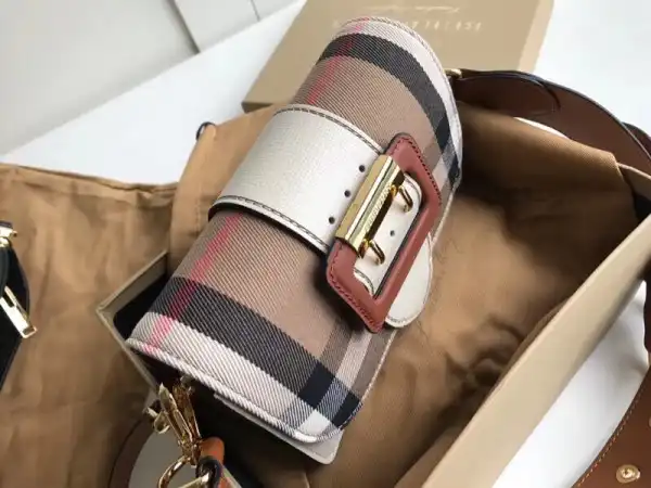 First bag ru Burberry The Buckle