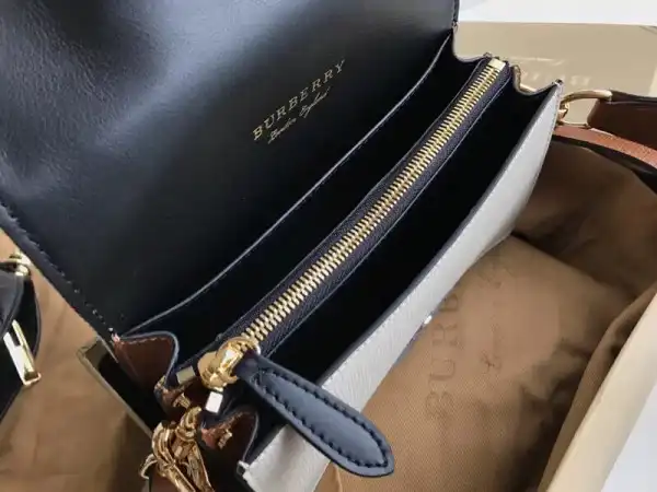 Burberry The Buckle