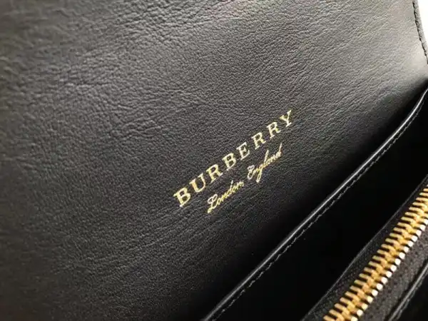 First bag ru Burberry The Buckle