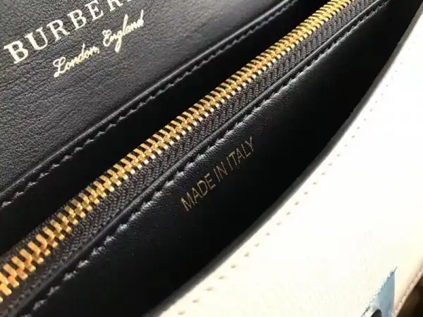 Burberry The Buckle