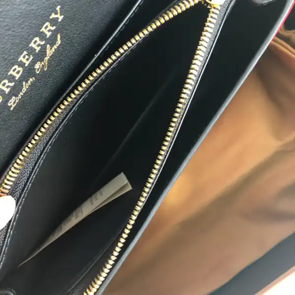 Bagsoffer Burberry The Buckle