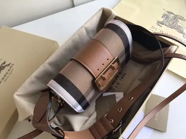 Bagsoffer Burberry The Buckle