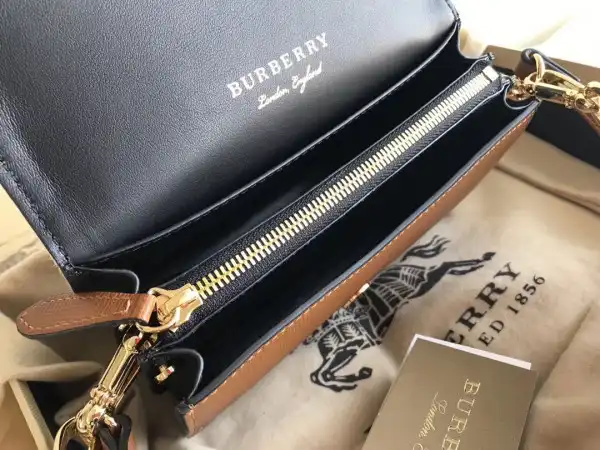 First bag ru Burberry The Buckle