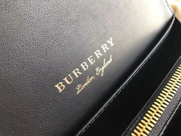 First bag ru Burberry The Buckle