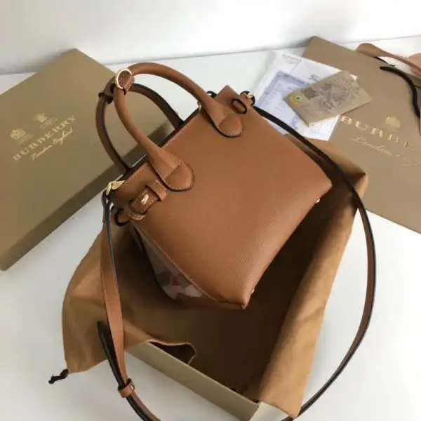 Frstbag ru Burberry The Baby Banner in Leather and House Check