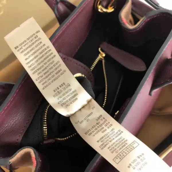 Bagsoffer Burberry The Baby Banner in Leather and House Check