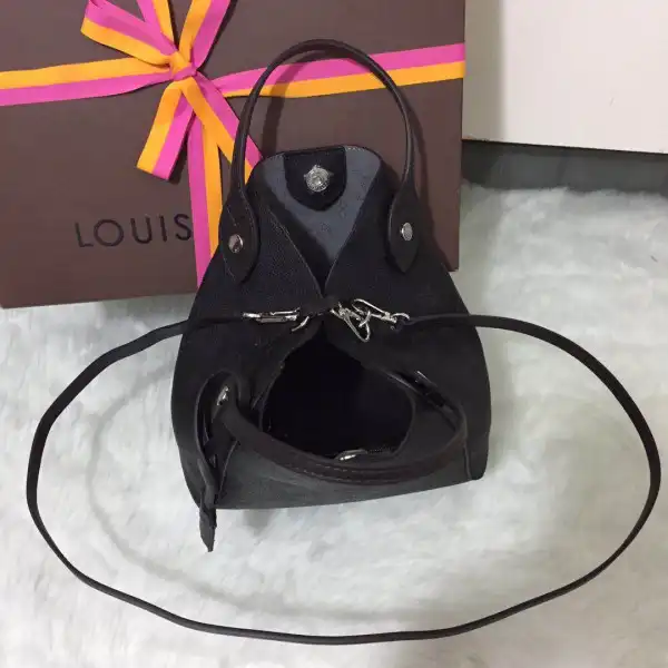 LOUIS VUITTON HINA PM