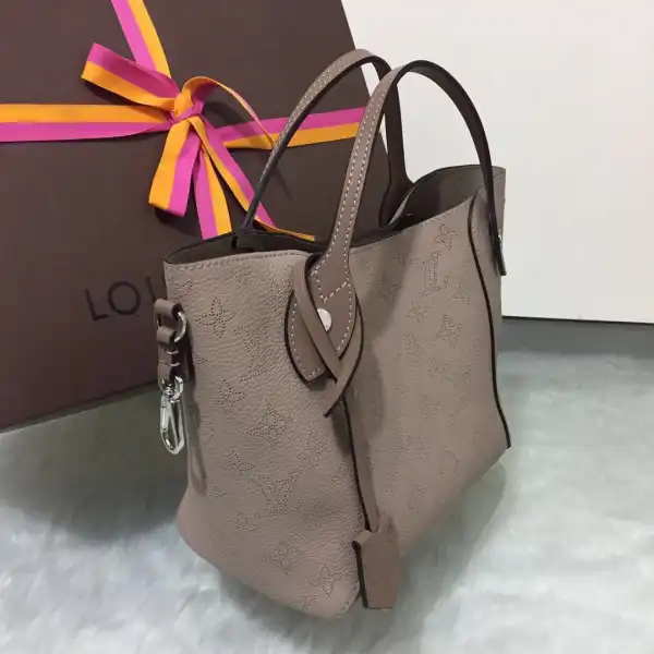 Affordable LOUIS VUITTON HINA PM