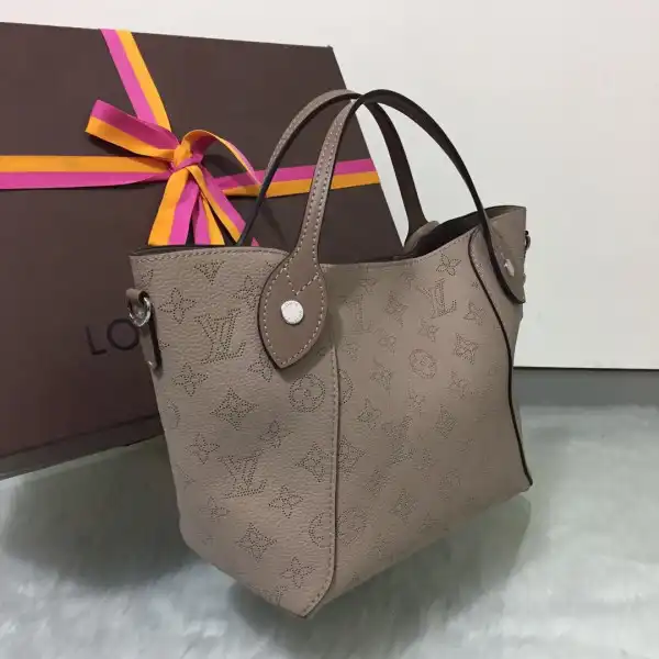 Frstbag ru LOUIS VUITTON HINA PM