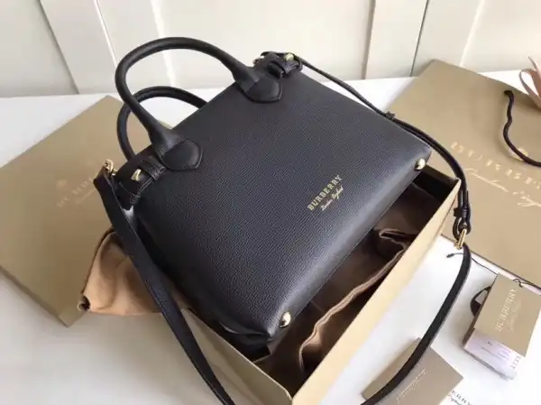 First bag ru Burberry The Small Banner in Leather and House Check