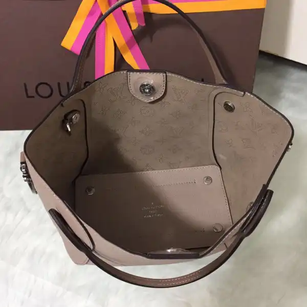 Affordable LOUIS VUITTON HINA PM