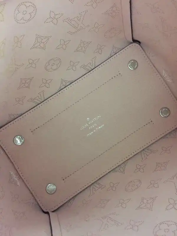 LOUIS VUITTON HINA PM