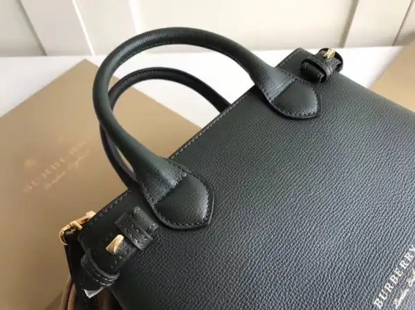 Frstbag ru Burberry The Small Banner in Leather and House Check