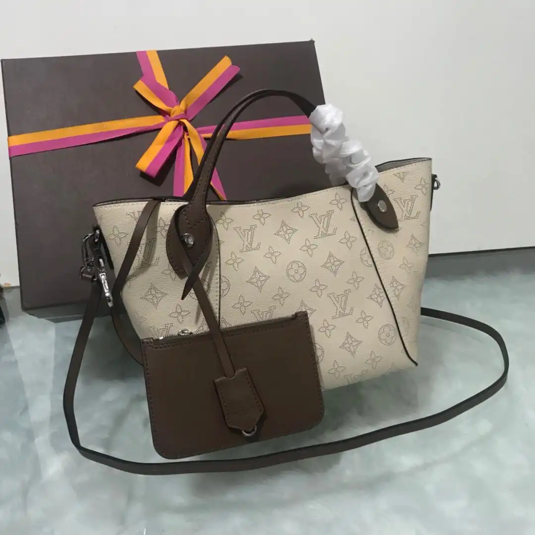 Cheap LOUIS VUITTON HINA PM