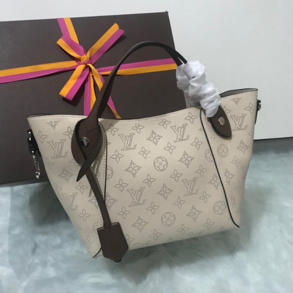 HOT SALE LOUIS VUITTON HINA PM