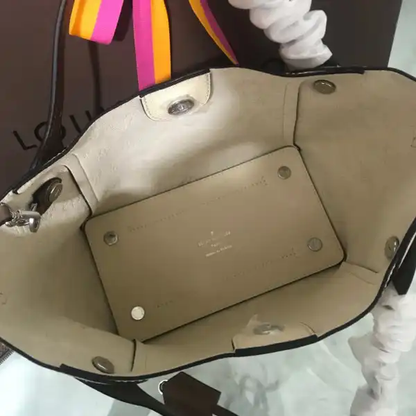 Affordable LOUIS VUITTON HINA PM