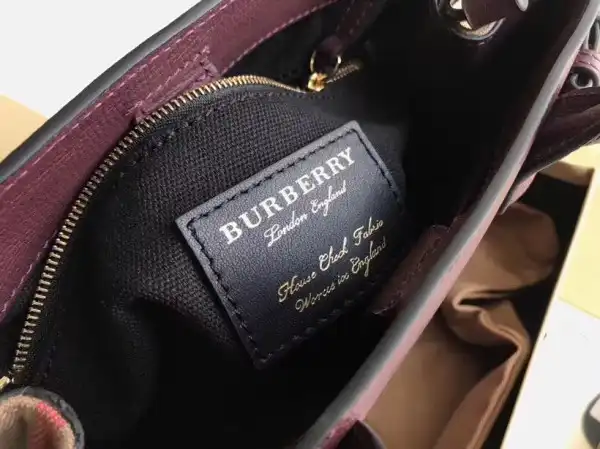 Frstbag ru Burberry The Small Banner in Leather and House Check