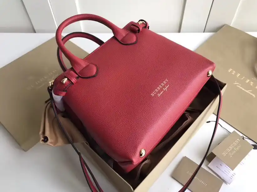 First bag ru Burberry The Small Banner in Leather and House Check