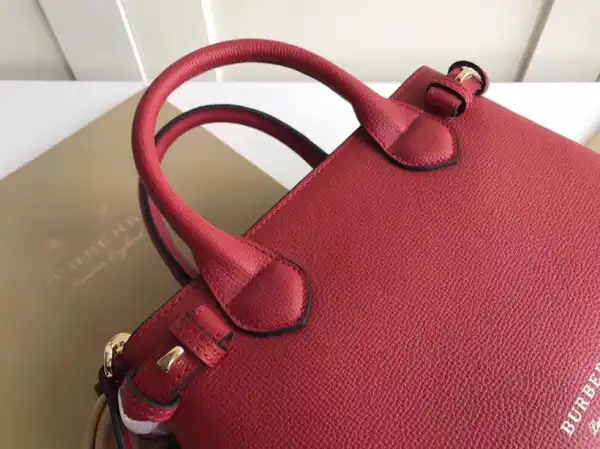 First bag ru Burberry The Small Banner in Leather and House Check