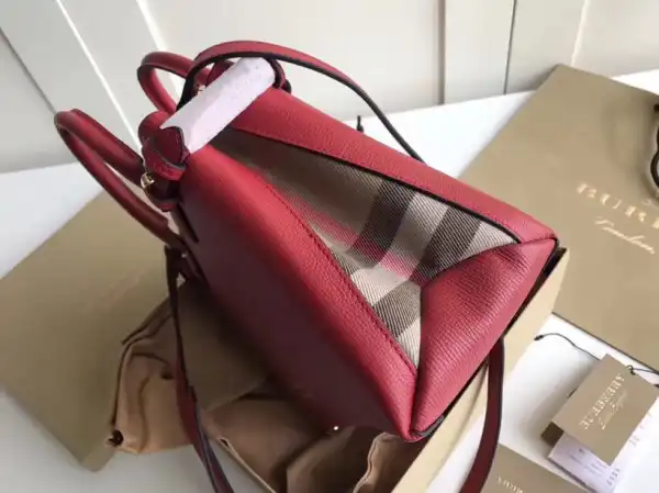 Bagsoffer yupoo Burberry The Small Banner in Leather and House Check