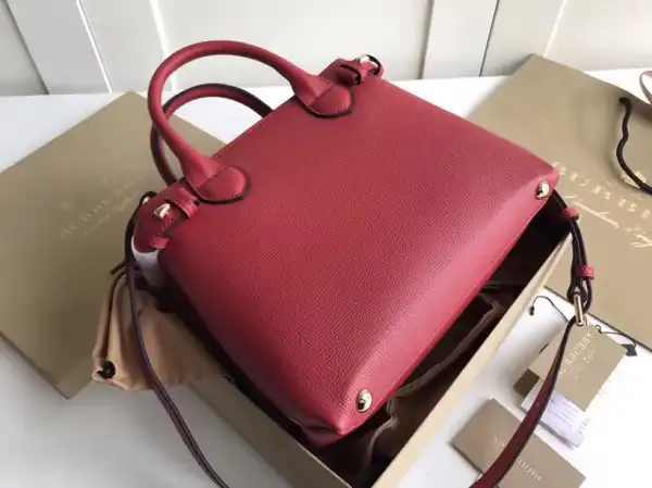 First bag ru Burberry The Small Banner in Leather and House Check