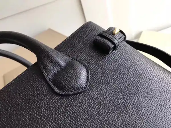 First bag ru Burberry The Medium Banner in Leather and House Check