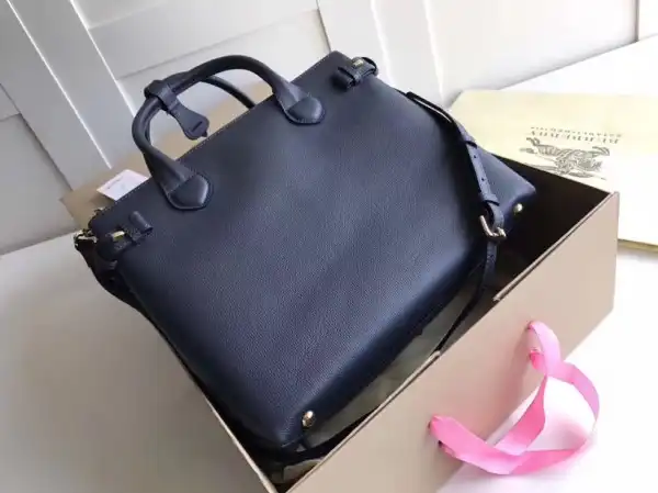 First bag ru Burberry The Medium Banner in Leather and House Check