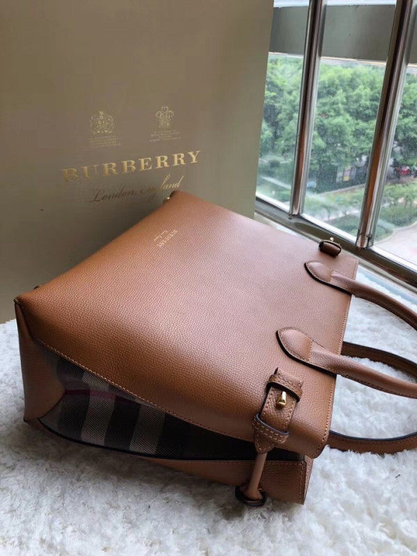 HOT SALE Burberry The Medium Banner in Leather and House Check