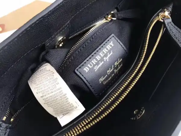 Burberry The Medium Banner in Leather and House Check