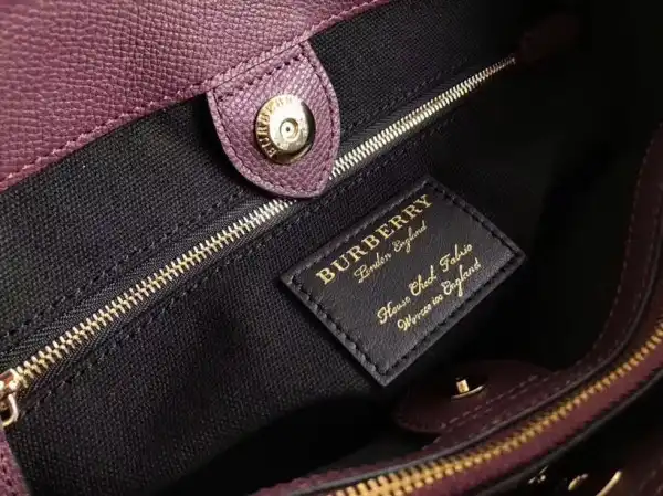 Burberry The Medium Banner in Leather and House Check