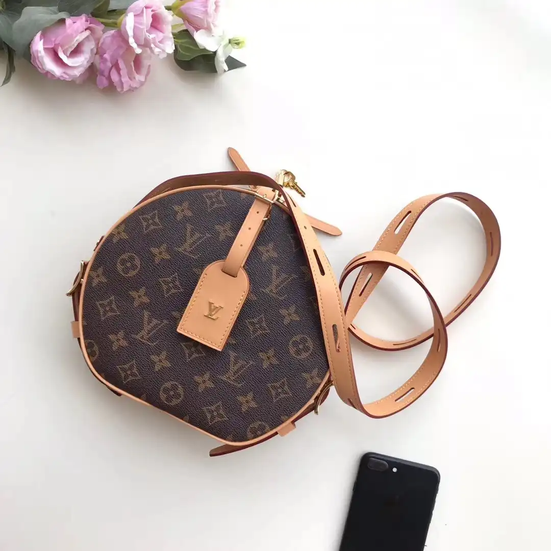 First bag ru Louis Vuitton PETITE BOITE CHAPEAU