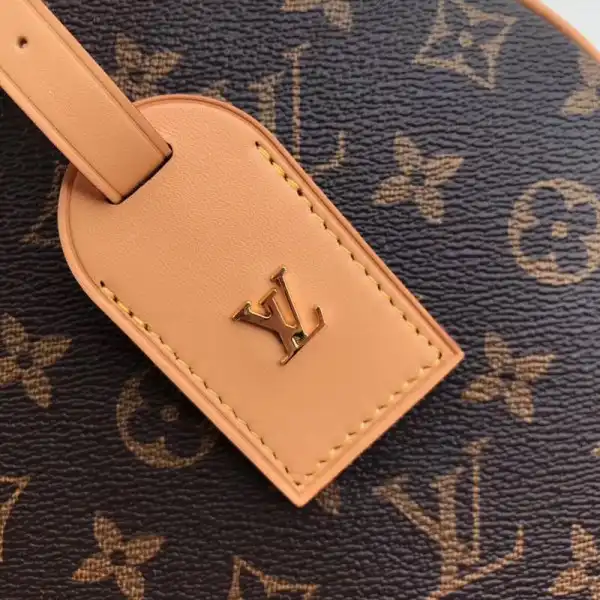 First bag ru Louis Vuitton PETITE BOITE CHAPEAU