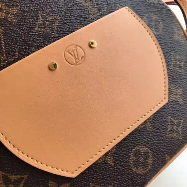 Frstbag ru Louis Vuitton PETITE BOITE CHAPEAU