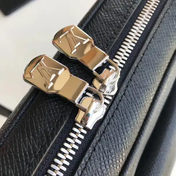 First bag ru Louis Vuitton OUTDOOR MESSENGER PM