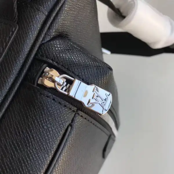 Louis Vuitton OUTDOOR MESSENGER PM