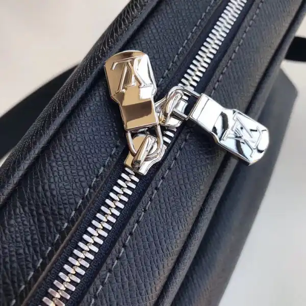 First bag ru Louis Vuitton OUTDOOR MESSENGER PM