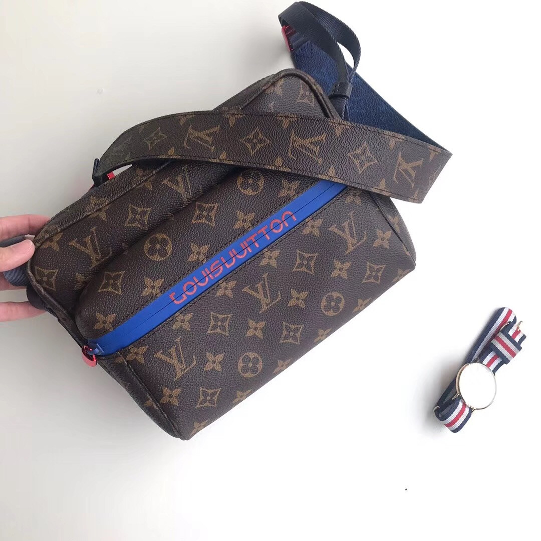 [FREE SHIPPING] Louis Vuitton Messenger