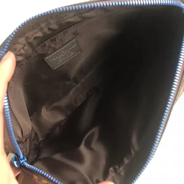 First bag ru Louis Vuitton Messenger