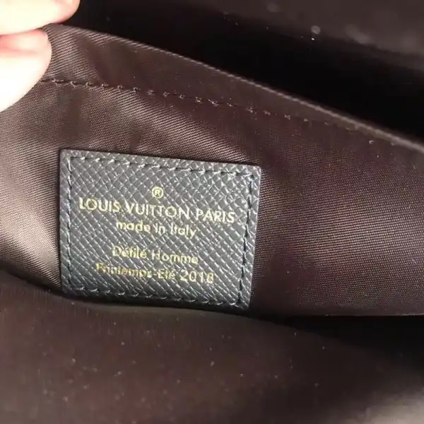 Louis Vuitton Messenger