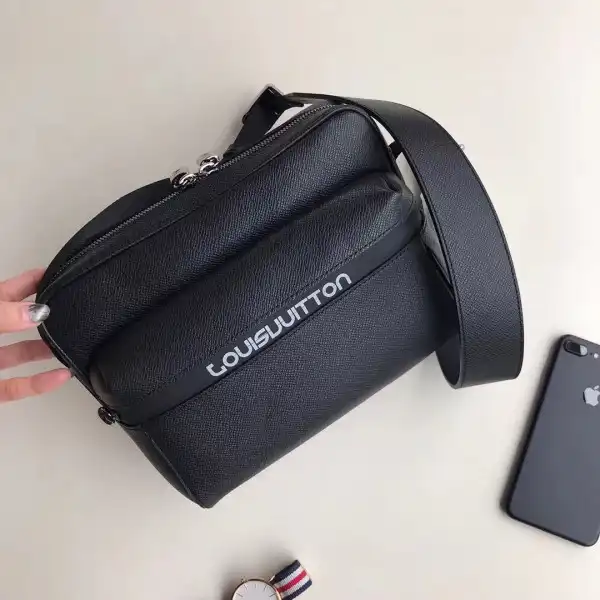 Louis Vuitton Messenger