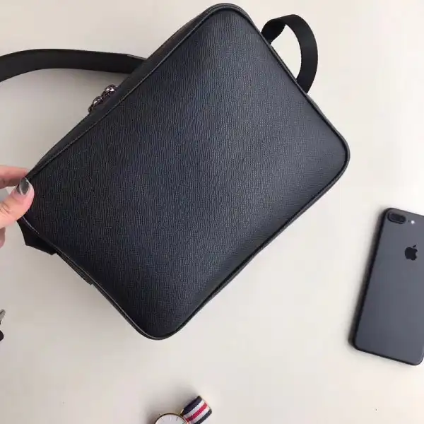 First bag ru Louis Vuitton Messenger