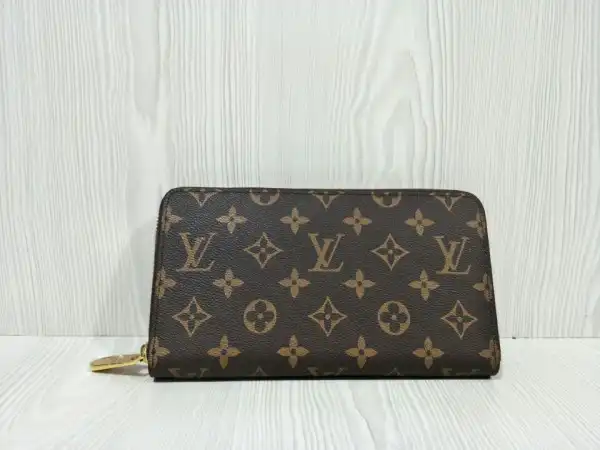 First bag ru LOUIS VUITTON ZIPPY ORGANIZER