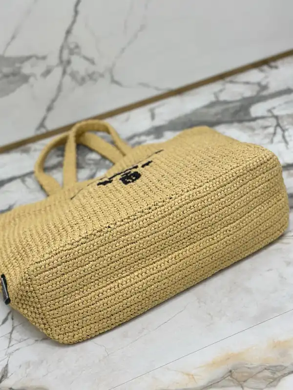 Frstbag ru PRADA Crochet tote bag