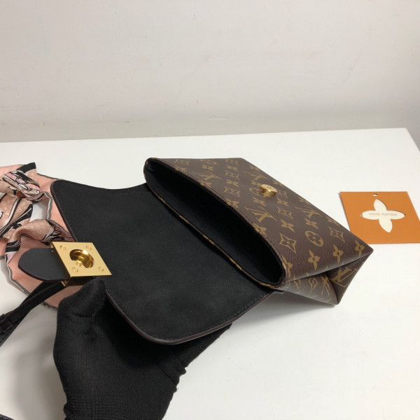 LOUIS VUITTON LOCKY BB