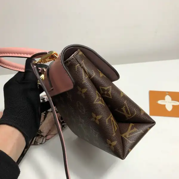 First bag ru LOUIS VUITTON LOCKY BB