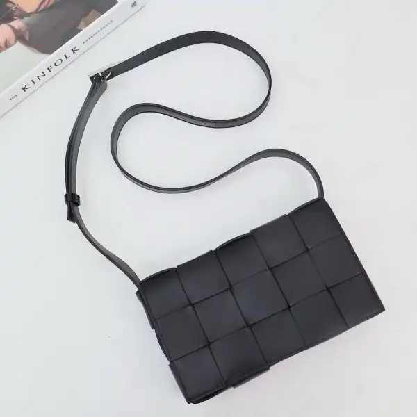 BOTTEGA VENETA CASSETTE-23*15*5cm